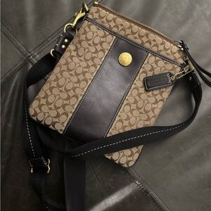 Coach Chelsea Crossbody Bag Signature C collection